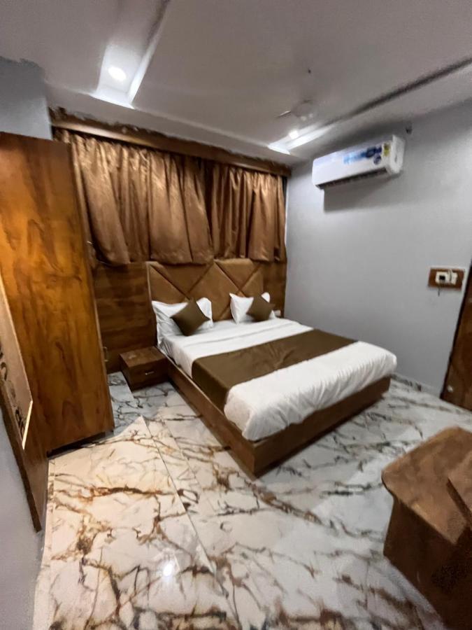 Hotel Krishna Ahmedabad Exterior photo