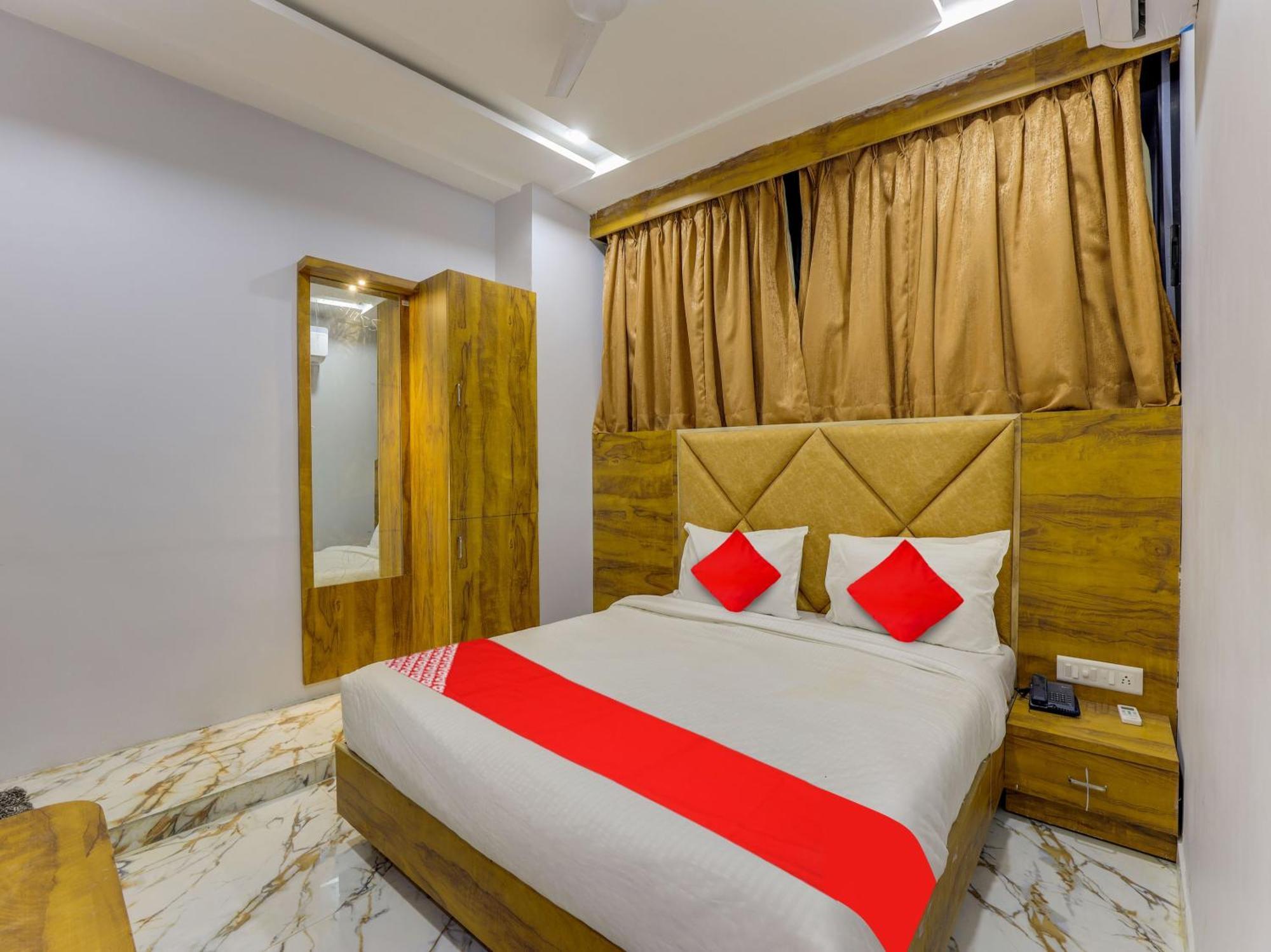 Hotel Krishna Ahmedabad Exterior photo