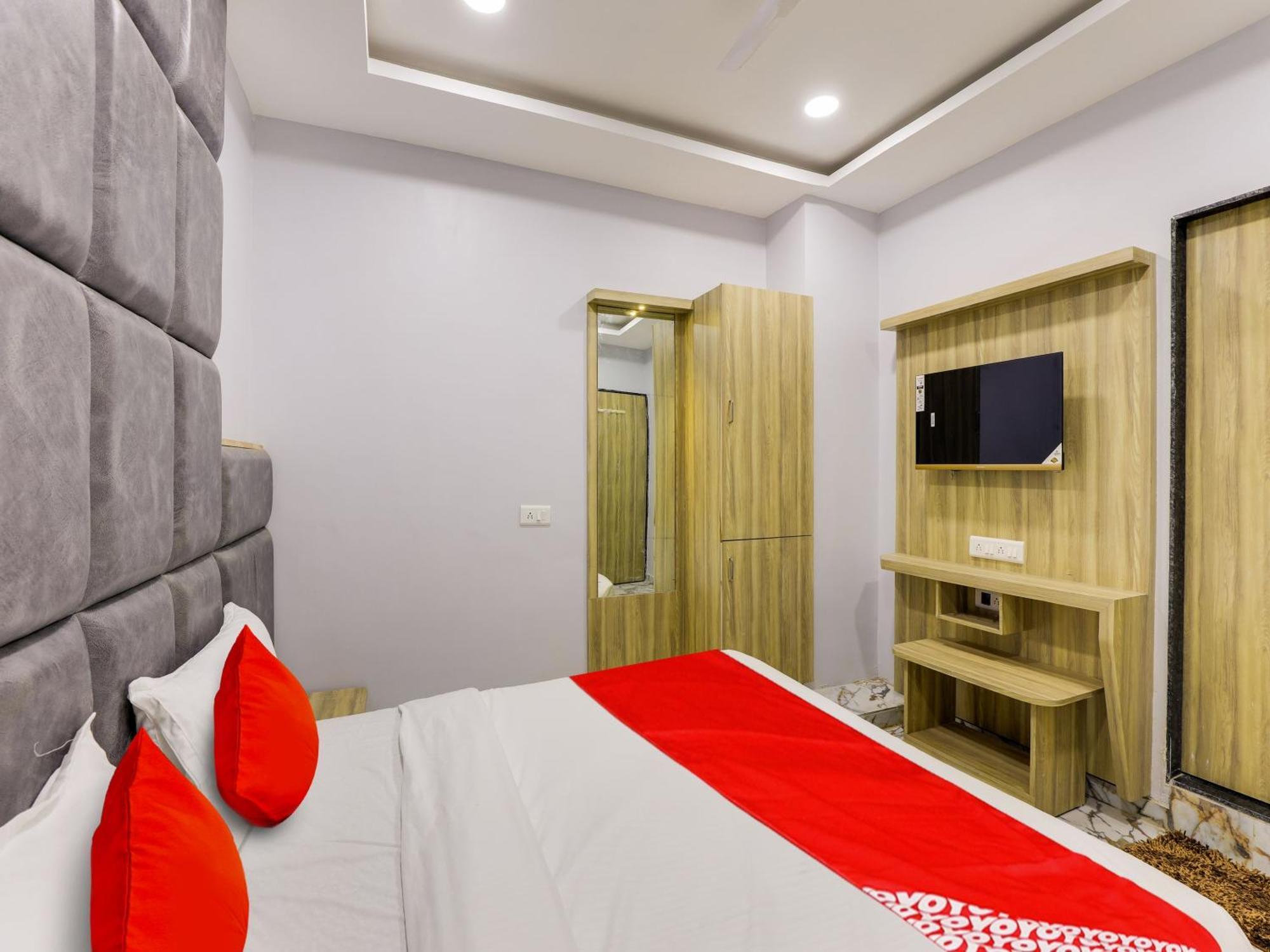 Hotel Krishna Ahmedabad Exterior photo