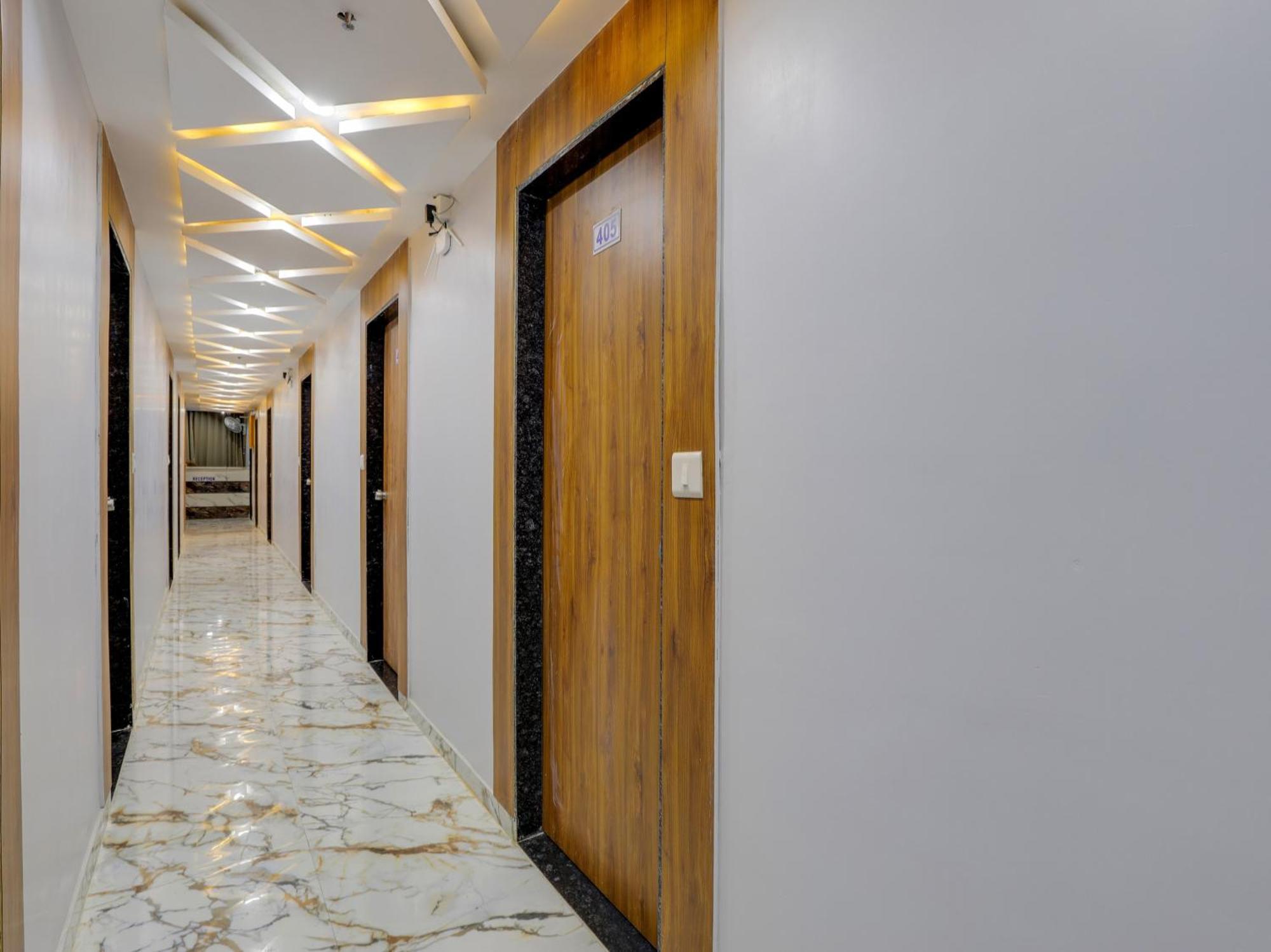 Hotel Krishna Ahmedabad Exterior photo
